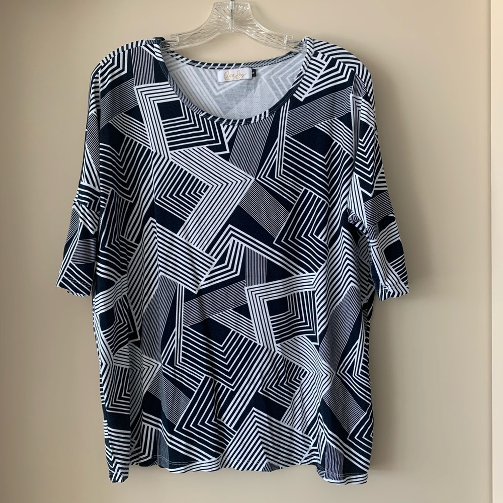 Ava Sky Top Spade EUC